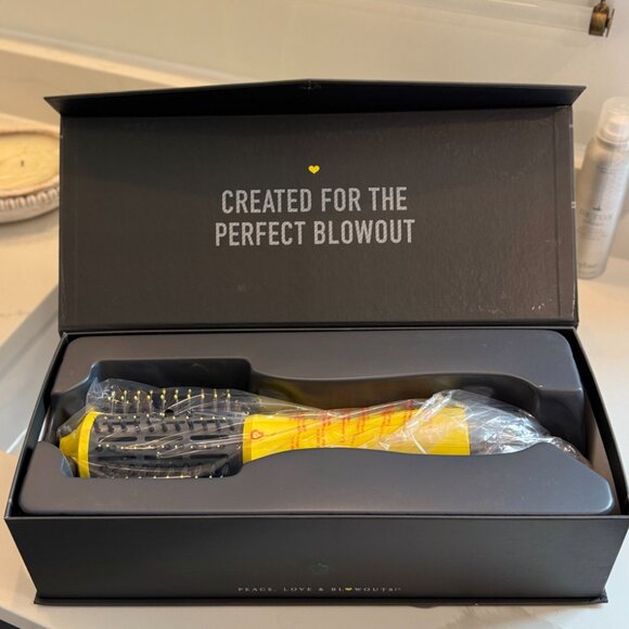 NEW DRYBAR The Single Shot Round Blow-Dryer Brush Retail $155 UPC 819204010742 - Picture 2 of 5